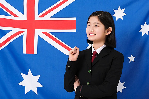 포토 JPG 스튜디오촬영 학생 응시 여학생 여자 교복 실내 한명 서기 미소 상반신 앞모습 10대 주먹 한국인 여중생 호주국기 십대여자한명만 국내포토 1 시선 옷 뷰포인트 모션 중학생 청소년 표정 사람 동양인 내부 국기 여자한명만 십대여자만 파일형식