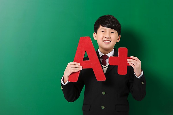 포토 JPG 스튜디오촬영 학생 남자 교복 남학생 중학생 실내 한명 서기 미소 들기 상반신 앞모습 10대 칠판 한국인 에이플러스 학점 십대남자한명만 국내포토 1 옷 뷰포인트 모션 청소년 표정 사람 동양인 내부 성적 점수 남자한명만 십대남자만 파일형식