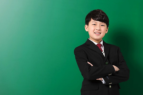 포토 JPG 스튜디오촬영 학생 남자 교복 남학생 중학생 실내 한명 서기 미소 상반신 앞모습 10대 팔짱 칠판 한국인 십대남자한명만 국내포토 1 옷 뷰포인트 모션 청소년 표정 사람 동양인 내부 남자한명만 십대남자만 파일형식