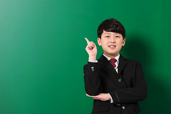 포토 JPG 스튜디오촬영 학생 응시 남자 교복 남학생 포즈 중학생 실내 한명 서기 미소 손짓 상반신 앞모습 10대 칠판 한국인 검지손가락 넘버원 십대남자한명만 국내포토 1 시선 옷 뷰포인트 손가락 모션 청소년 표정 사람 동양인 내부 남자한명만 십대남자만 파일형식