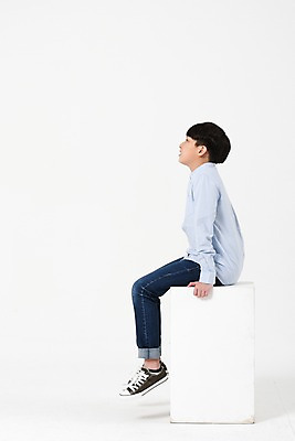 포토 JPG 스튜디오촬영 전신 응시 남자 남학생 중학생 실내 한명 앉기 옆모습 10대 캐주얼 한국인 멀리보기 십대남자한명만 남중생 국내포토 1 학생 시선 옷 뷰포인트 모션 청소년 사람 동양인 내부 남자한명만 십대남자만 파일형식 인종 남자만 십대만