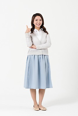 포토 JPG 스튜디오촬영 전신 여자 엄마 실내 한명 서기 미소 성인 앞모습 캐주얼 30대 한국인 최고 학부모 성인여자한명만 국내포토 1 옷 뷰포인트 가족 모션 표정 사람 동양인 내부 장년 부모 여자한명만 성인여자만 파일형식