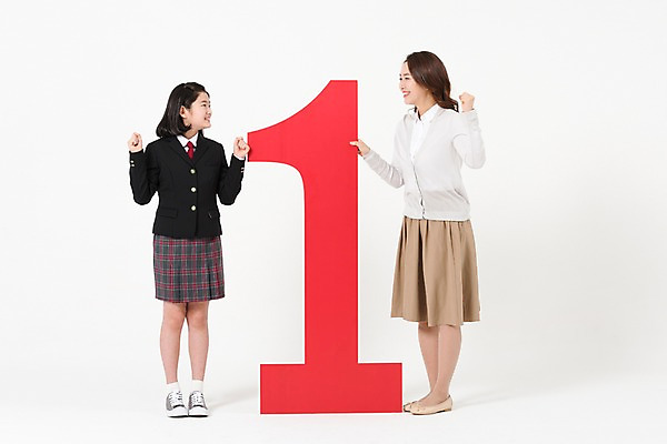 포토 JPG 스튜디오촬영 전신 1 학생 배너 여학생 여자 딸 교복 엄마 실내 서기 미소 성인 두명 옆모습 10대 30대 숫자 마주보기 파이팅 한국인 우승 여중생 여자만 국내포토 문자 옷 뷰포인트 가족 모션 중학생 청소년 표정 사람 동양인 내부 장년 최고 파일형식