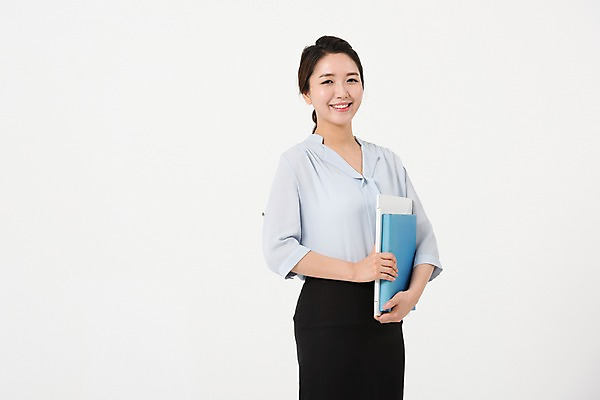 포토 JPG 스튜디오촬영 여자 포즈 실내 한명 서기 미소 상반신 성인 앞모습 책 30대 교사 한국인 잡기 세미정장 여자만 성인여자한명만 국내포토 직업 1 뷰포인트 모션 표정 사람 동양인 정장 내부 장년 여자한명만 성인여자만 파일형식