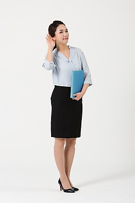 포토 JPG 스튜디오촬영 전신 여자 포즈 실내 한명 서기 성인 앞모습 책 30대 교사 듣기 한국인 세미정장 여자만 성인여자한명만 국내포토 직업 1 뷰포인트 모션 사람 동양인 정장 내부 장년 여자한명만 성인여자만 파일형식