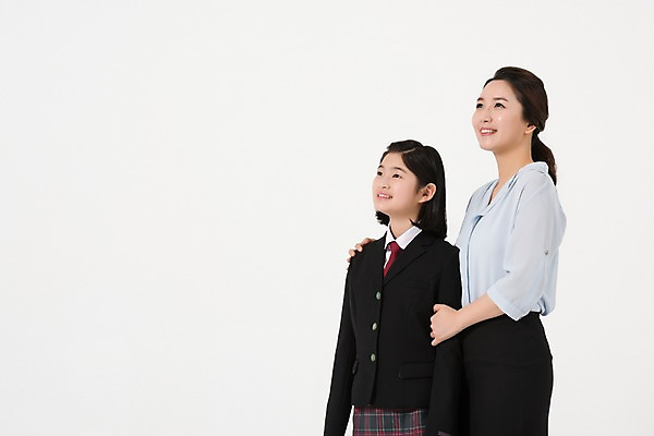 포토 JPG 스튜디오촬영 학생 응시 여학생 여자 교복 실내 서기 미소 상반신 성인 두명 옆모습 10대 30대 교사 한국인 잡기 여중생 여자만 어깨에손 국내포토 직업 시선 옷 뷰포인트 모션 중학생 청소년 표정 사람 동양인 내부 장년 파일형식