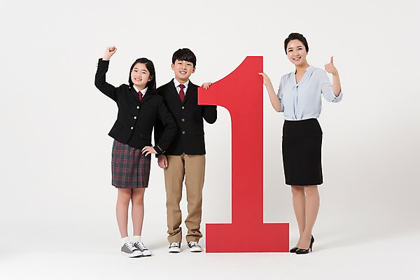 포토 JPG 스튜디오촬영 전신 1 학생 배너 여학생 여자 남자 교복 남학생 실내 서기 미소 성인 앞모습 10대 세명 30대 숫자 파이팅 교사 한국인 최고 여중생 남중생 국내포토 직업 문자 옷 뷰포인트 모션 중학생 청소년 표정 사람 동양인 내부 장년 파일형식