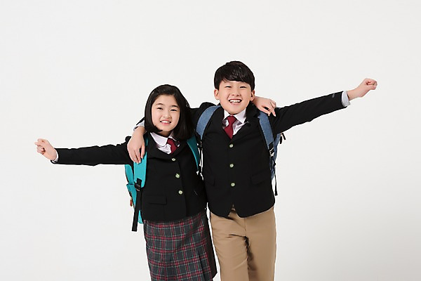 포토 JPG 스튜디오촬영 학생 여학생 여자 남자 교복 남학생 팔벌리기 어깨동무 책가방 실내 서기 웃음 상반신 두명 앞모습 10대 친구 한국인 여중생 십대만 남중생 국내포토 옷 뷰포인트 포즈 가방 관계 모션 중학생 청소년 표정 사람 동양인 내부 파일형식