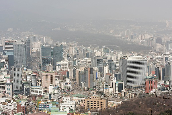 포토 JPG 주간 서울 공해 사람없음 야외 건물 도시 오염 먼지 대기오염 남산 황사 미세먼지 국내포토 자연요소 건축물 한국 환경오염 랜드마크 파일형식