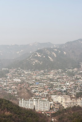 포토 JPG 주간 서울 공해 사람없음 야외 도시 오염 먼지 대기오염 황사 미세먼지 북악산 국내포토 자연요소 산 한국 환경오염 파일형식