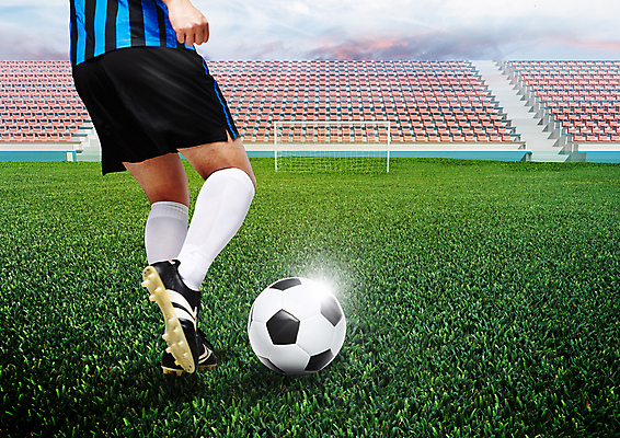 PSD 편집이미지 남자 축구공 한명 사람 성인 뒷모습 신체부위 하반신 축구장 골대 슛 축구복 축구화 객석 성인남자한명만 월드싸커 이미지편집 1 스포츠 뷰포인트 운동화 공 축구용품 스포츠시설 운동복 축구 남자한명만 성인남자만 파일형식