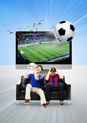 전신 PSD 편집이미지 남자 축구공 응원 사람 앉기 20대 성인 두명 소파 텔레비전 한국인 귀막기 축구경기 성인남자만 월드싸커 이미지편집 스포츠 의자 공 축구용품 모션 동양인 손짓 경기 청년 전자제품 축구 남자만 성인만 파일형식