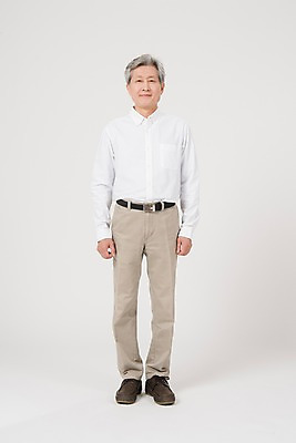 포토 JPG 스튜디오촬영 전신 응시 노년 남자 실내 한명 서기 사람 앞모습 한국인 60대 노인남자한명만 국내포토 1 시선 뷰포인트 모션 동양인 성인 내부 남자한명만 노인남자만 파일형식