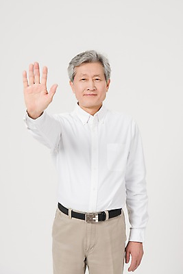 포토 JPG 스튜디오촬영 노년 남자 실내 한명 서기 사람 손짓 상반신 앞모습 한국인 금지 정지 60대 손내밀기 5 엄격한 노인남자한명만 국내포토 1 뷰포인트 모션 동양인 성인 내부 숫자 남자한명만 노인남자만 파일형식