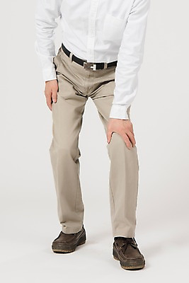 포토 JPG 스튜디오촬영 노년 남자 실내 한명 서기 사람 앞모습 고통 한국인 하반신 60대 무릎통증 손짚기 노인남자한명만 국내포토 1 감정 뷰포인트 모션 동양인 손짓 성인 내부 남자한명만 노인남자만 파일형식