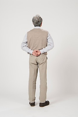 포토 JPG 스튜디오촬영 전신 노년 남자 실내 한명 서기 사람 뒷모습 한국인 60대 뒷짐 노인남자한명만 국내포토 1 뷰포인트 모션 동양인 성인 내부 남자한명만 노인남자만 파일형식