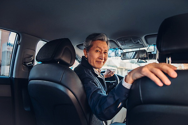 포토 JPG 노년 남자 실내 한명 미소 사람 상반신 옆모습 운전 한국인 뒤돌아보기 운전사 60대 핸들 택시 실버취업 운전석 택시기사 노인남자한명만 국내포토 직업 1 뷰포인트 모션 승용차 자동차 표정 동양인 성인 내부 구직 남자한명만 노인남자만 파일형식
