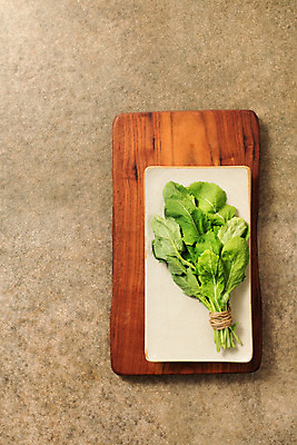 포토 JPG 스튜디오촬영 그릇 접시 채소 도마 실내 사람없음 하이앵글 신선 유기농 플랫레이 유채나물 국내포토 식기 웰빙 뷰포인트 주방용품 내부 플랫 파일형식