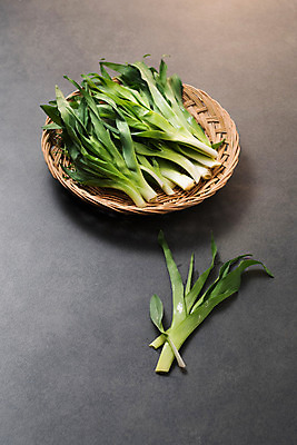 포토 JPG 스튜디오촬영 채소 실내 사람없음 소쿠리 신선 유기농 원추리나물 국내포토 웰빙 내부 바구니 파일형식