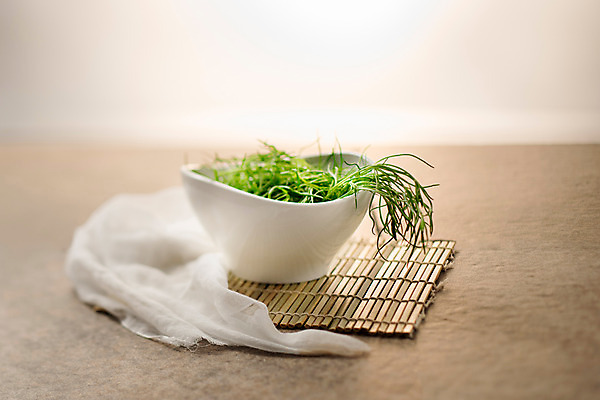 포토 JPG 스튜디오촬영 그릇 채소 실내 사람없음 아웃포커스 천 유기농 세발나물 국내포토 식기 웰빙 촬영기법 내부 직물 파일형식