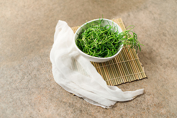 포토 JPG 스튜디오촬영 그릇 채소 실내 사람없음 신선 천 유기농 세발나물 국내포토 식기 웰빙 내부 직물 파일형식