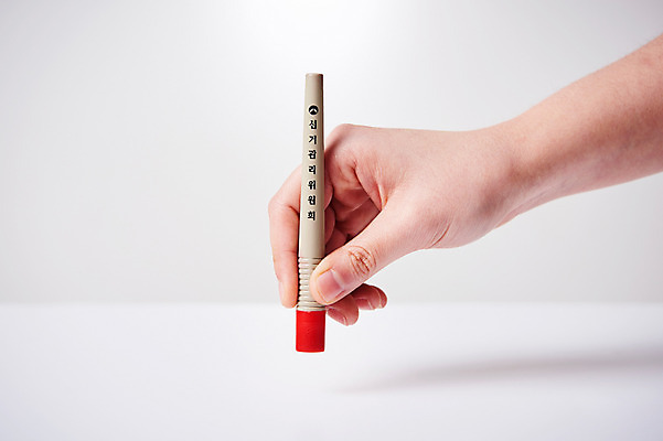 포토 JPG 스튜디오촬영 손 실내 한명 사람 성인 신체부위 도장 투표 선거 사회이슈 선거관리위원회 유권자 국내포토 1 컨셉 내부 민주주의 파일형식