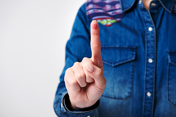 포토 JPG 스튜디오촬영 손 실내 한명 사람 상반신 성인 신체부위 한국인 검지손가락 투표 선거 사회이슈 인증 기표문양 유권자 국내포토 1 문양 컨셉 손가락 동양인 내부 민주주의 파일형식