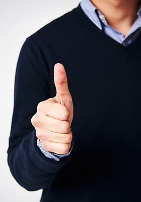 포토 JPG 스튜디오촬영 손 남자 실내 한명 사람 근접촬영 상반신 성인 한국인 엄지손가락 최고 투표 선거 사회이슈 인증 기표문양 유권자 국내포토 1 문양 뷰포인트 컨셉 손가락 동양인 내부 신체부위 민주주의 파일형식