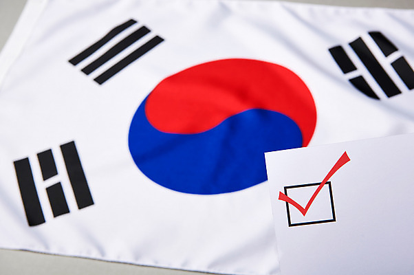 포토 JPG 스튜디오촬영 실내 근접촬영 사람없음 태극기 선거 사회이슈 오브젝트 체크표시 투표용지 국내포토 뷰포인트 컨셉 내부 국기 투표 민주주의 확인 파일형식