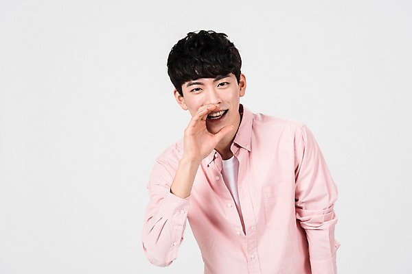포토 JPG 스튜디오촬영 남자 실내 한명 서기 미소 사람 상반신 20대 성인 앞모습 청춘 외침 한국인 성인남자한명만 국내포토 1 뷰포인트 컨셉 모션 표정 동양인 청년 내부 소리 남자한명만 성인남자만 파일형식