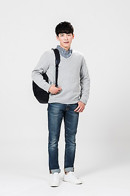 포토 JPG 스튜디오촬영 전신 응시 남자 가방 실내 한명 서기 사람 20대 성인 앞모습 청춘 한국인 백팩 성인남자한명만 국내포토 1 시선 잡화 뷰포인트 컨셉 모션 동양인 청년 내부 남자한명만 성인남자만 파일형식