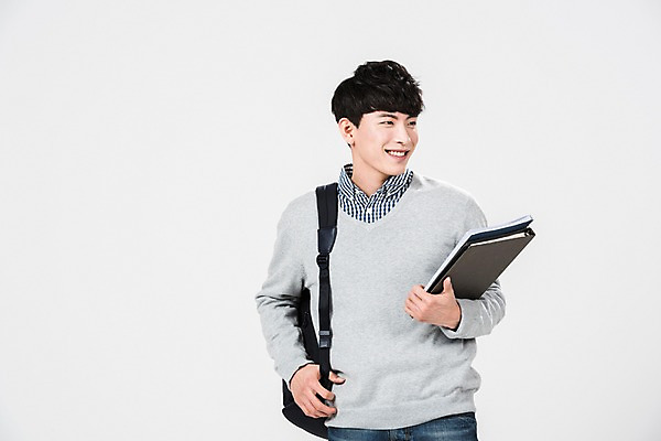 포토 JPG 스튜디오촬영 응시 남자 가방 실내 한명 서기 미소 사람 상반신 20대 성인 앞모습 책 청춘 공책 한국인 백팩 성인남자한명만 국내포토 1 시선 잡화 뷰포인트 컨셉 모션 문구용품 표정 동양인 청년 내부 남자한명만 성인남자만 파일형식