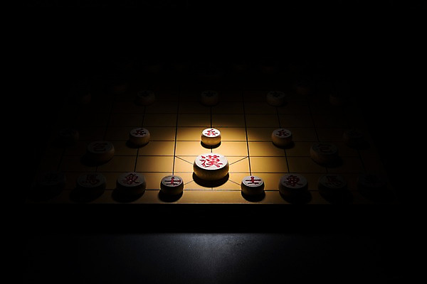 포토 JPG 스튜디오촬영 실내 밝음 근접촬영 사람없음 어둠 오브젝트 스포트라이트 보드게임 장기알 장기판 국내포토 장기놀이 뷰포인트 놀이 내부 파일형식