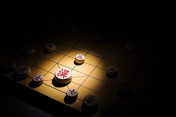 포토 JPG 스튜디오촬영 실내 밝음 근접촬영 사람없음 어둠 오브젝트 스포트라이트 보드게임 장기알 장기판 국내포토 장기놀이 뷰포인트 놀이 내부 파일형식