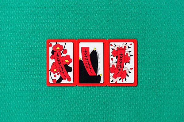 포토 JPG 스튜디오촬영 놀이 실내 근접촬영 사람없음 게임 오브젝트 화투 화투패 세장 국내포토 뷰포인트 3 내부 파일형식