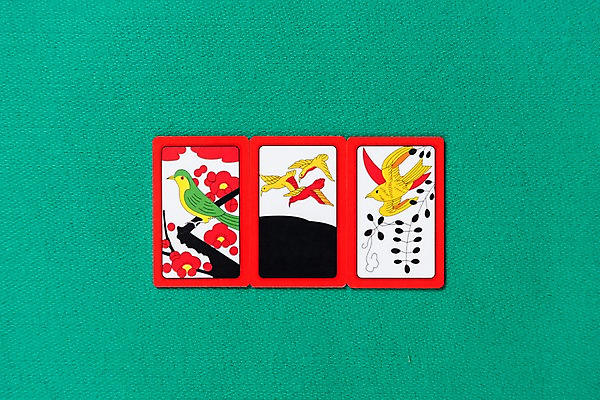 포토 JPG 스튜디오촬영 놀이 실내 근접촬영 사람없음 게임 오브젝트 화투 화투패 세장 국내포토 뷰포인트 3 내부 파일형식