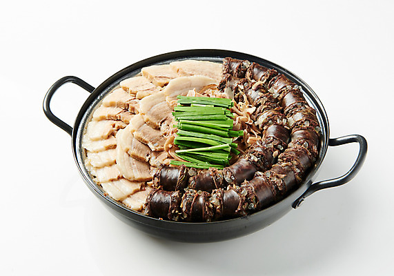 포토 JPG 스튜디오촬영 한식 음식 실내 근접촬영 사람없음 냄비 보쌈 부추 순대 국내포토 뷰포인트 채소 내부 솥 파일형식