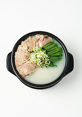 포토 JPG 스튜디오촬영 한식 음식 실내 근접촬영 사람없음 뚝배기 부추 대파 돼지국밥 한그릇 국내포토 1 뷰포인트 채소 내부 파 국밥 파일형식