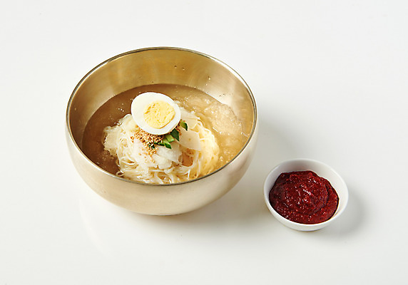 포토 JPG 스튜디오촬영 한식 음식 오이 실내 근접촬영 사람없음 계란 얼음 양념 밀면 국내포토 자연요소 뷰포인트 채소 내부 알 국수 파일형식