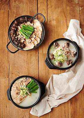 포토 JPG 스튜디오촬영 한식 음식 실내 근접촬영 사람없음 식탁보 상차림 보쌈 부추 파 순대 돼지국밥 순대국 국내포토 뷰포인트 채소 내부 국 국밥 파일형식