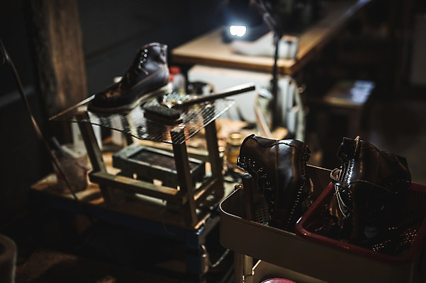 포토 JPG 신발 실내 근접촬영 사람없음 빛 견본 도구 작업실 제조 가죽 수제화 국내포토 뷰포인트 내부 파일형식