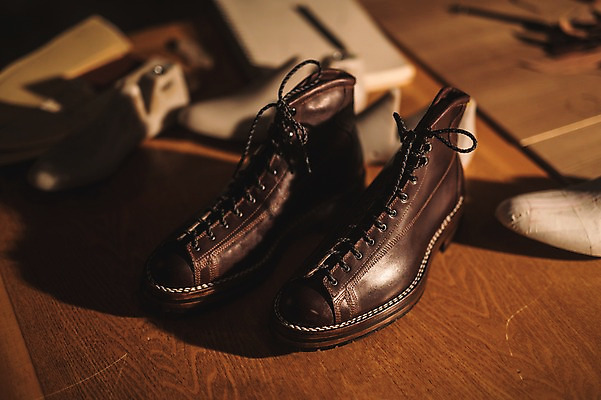 포토 JPG 신발 실내 근접촬영 사람없음 도구 작업실 가죽 책상 수제화 국내포토 뷰포인트 가구 내부 파일형식