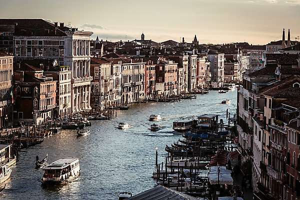 포토 JPG 주간 해외풍경 해외 유럽 유럽풍경 하늘 주택 풍경 사람없음 야외 건물 관광지 노을 이탈리아 곤돌라 수로 운하 베네치아 선박 국내포토 자연요소 건축물 나라 여행 수상교통 파일형식