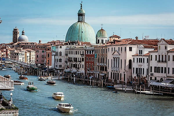 포토 JPG 주간 해외풍경 해외 유럽 수상교통 유럽풍경 하늘 주택 풍경 사람없음 야외 건물 관광지 이탈리아 수로 운하 베네치아 선박 국내포토 자연요소 건축물 나라 교통수단 여행 파일형식