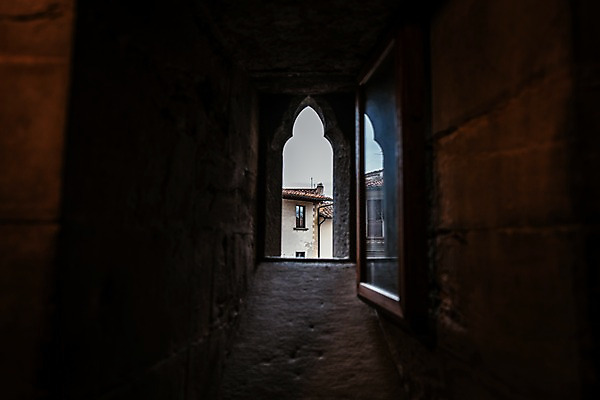 포토 JPG 주간 해외풍경 해외 유럽 유럽풍경 창문 실내 풍경 사람없음 건물 빛 이탈리아 피렌체 국내포토 자연요소 건축물 나라 내부 파일형식