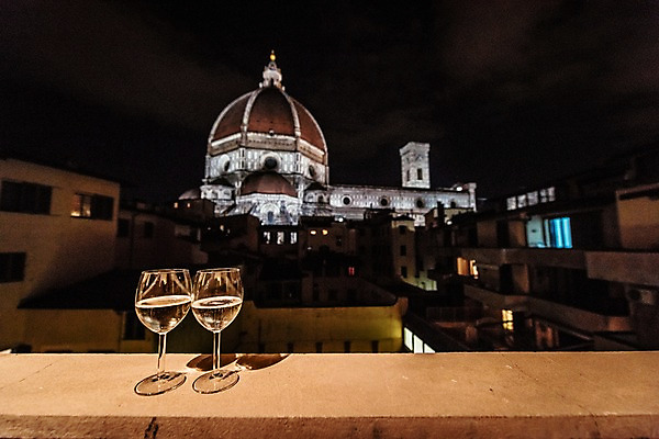 포토 JPG 해외풍경 해외 유럽 야경 와인잔 유럽풍경 사람없음 야외 건물 빛 성당 와인 이탈리아 두오모성당 피렌체 국내포토 건축물 나라 술잔 종교건축 주류 풍경 야간 파일형식 풍경_경치