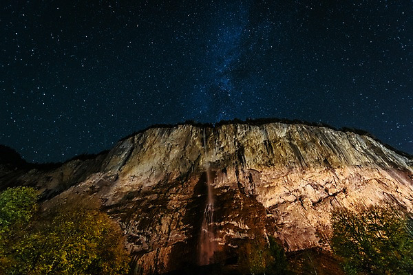 포토 JPG 나무 해외풍경 해외 유럽 별 야경 유럽풍경 밤하늘 하늘 사람없음 야외 절벽 야간 스위스 은하수 국내포토 자연요소 식물 나라 자연 풍경 파일형식 풍경_경치
