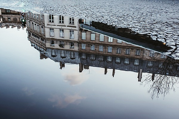 포토 JPG 주간 해외풍경 해외 유럽 도로 유럽풍경 거리 풍경 사람없음 야외 건물 반사 프랑스 웅덩이 파리_프랑스 국내포토 자연요소 건축물 나라 길 교통시설 파일형식