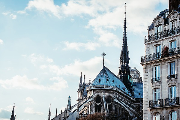 포토 JPG 주간 구름 해외풍경 해외 유럽 유럽풍경 하늘 풍경 사람없음 야외 건물 성당 프랑스 파리_프랑스 첨탑 고딕양식 국내포토 자연요소 건축물 나라 종교건축 탑 파일형식