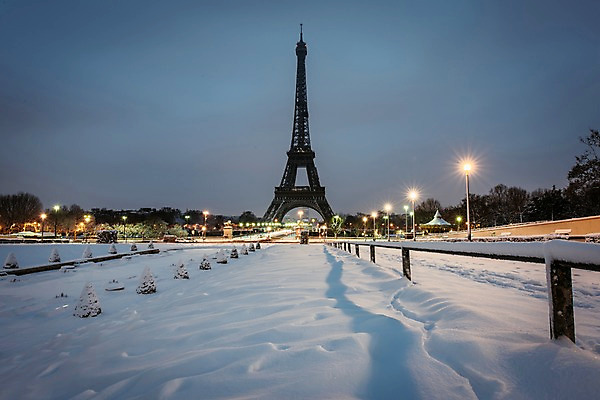포토 JPG 나무 해외풍경 해외 유럽 겨울 야경 가로등 유럽풍경 사람없음 야외 건물 원근감 프랑스 눈 에펠탑 파리_프랑스 랜드마크 겨울풍경 국내포토 자연요소 식물 건축물 계절 공공시설 나라 뷰포인트 날씨 풍경 야간 파리 파일형식 풍경_경치